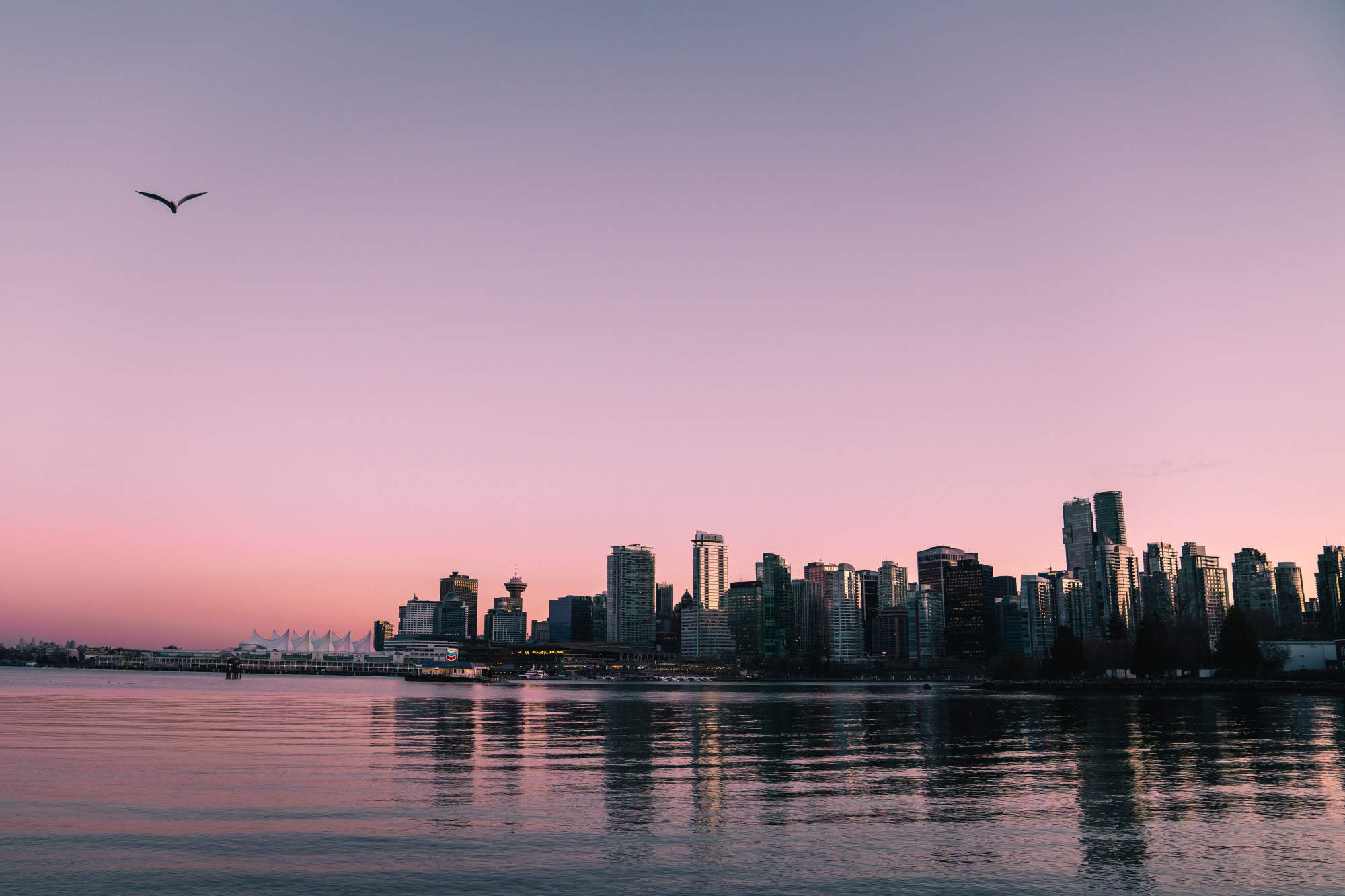Skyline van Vancouver, Canada bij zonsondergang