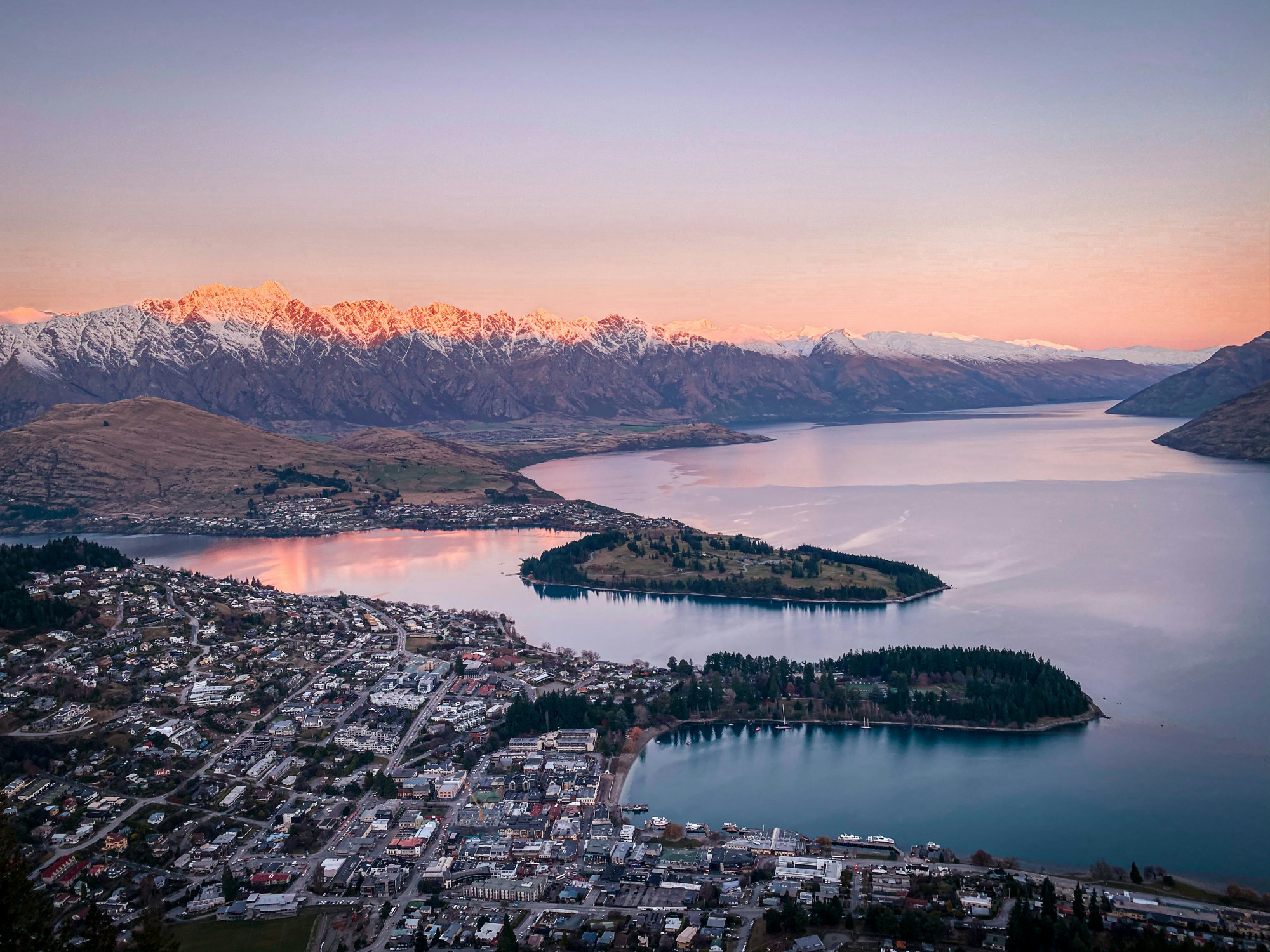 Queenstown tijdens zonsondergang