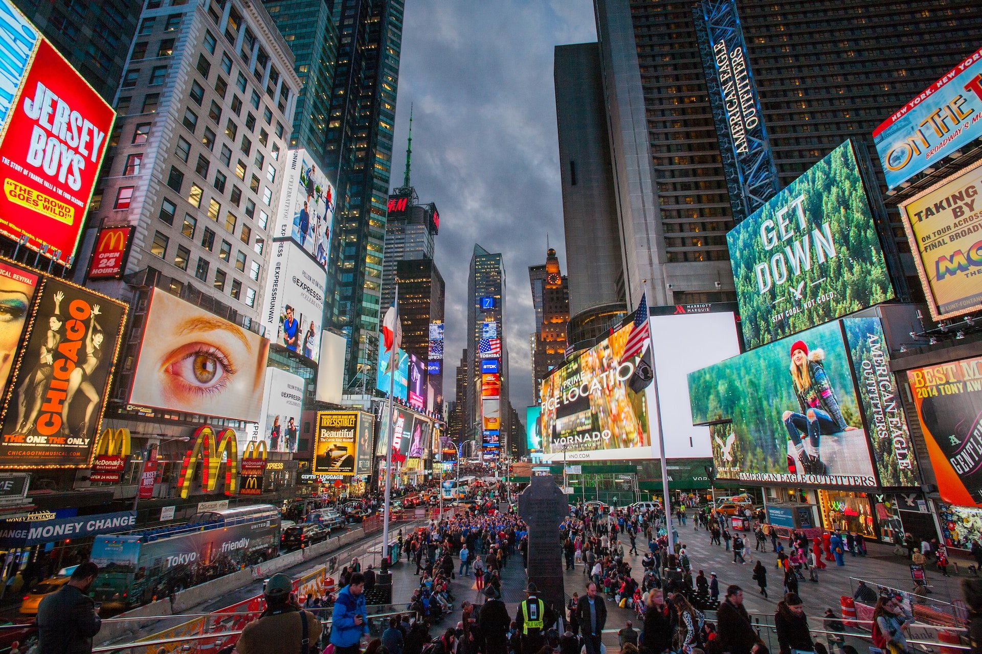 Avond in het bruisende Times Square, New York