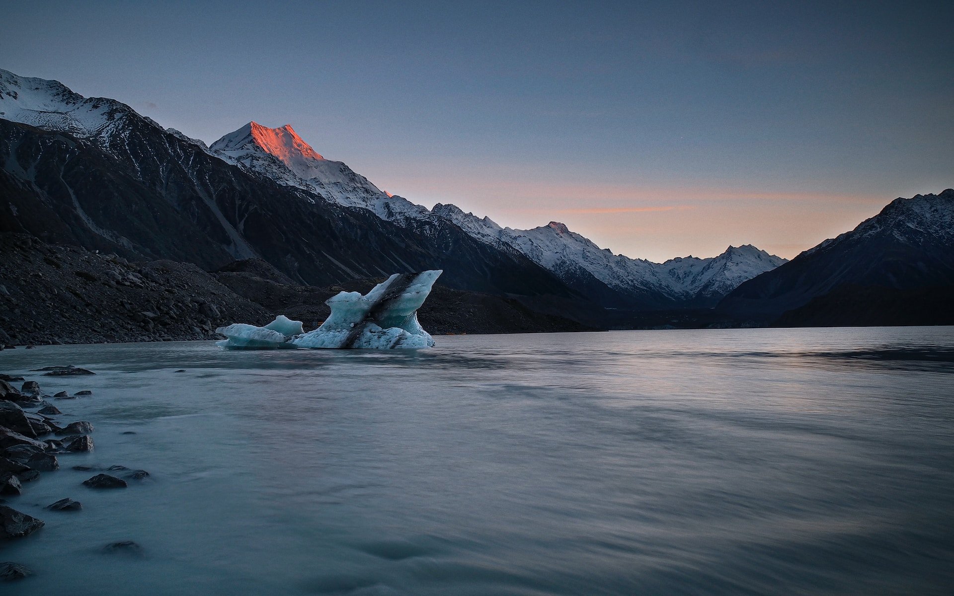 Mount Cook in Nieuw-Zeeland bij zonsondergang