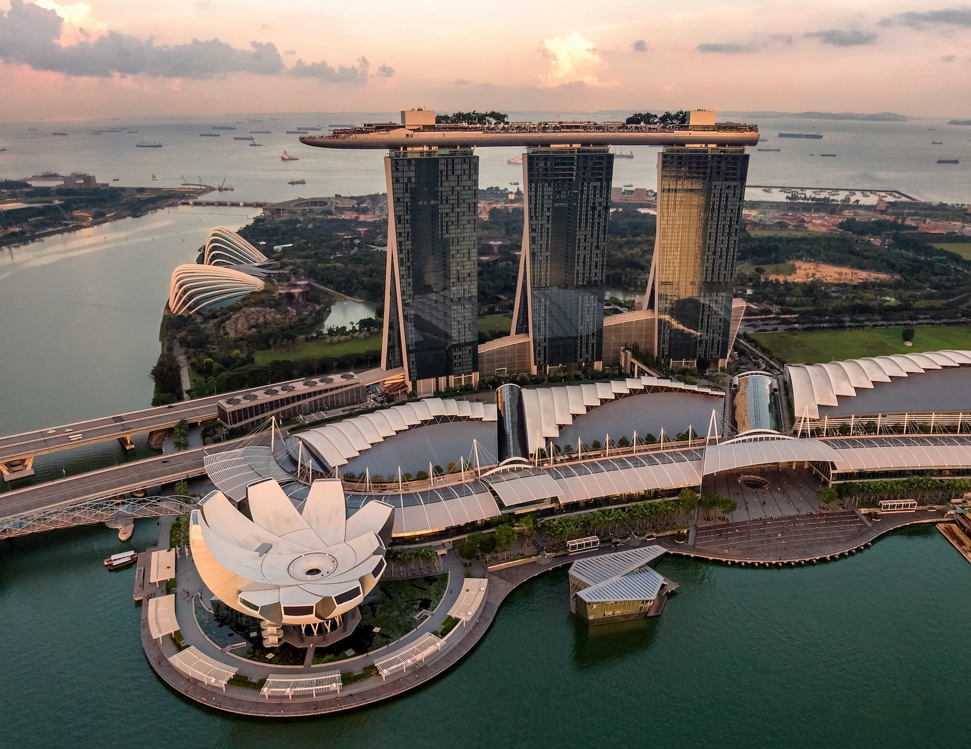 Marina Bay Sands en omgeving vanuit de lucht