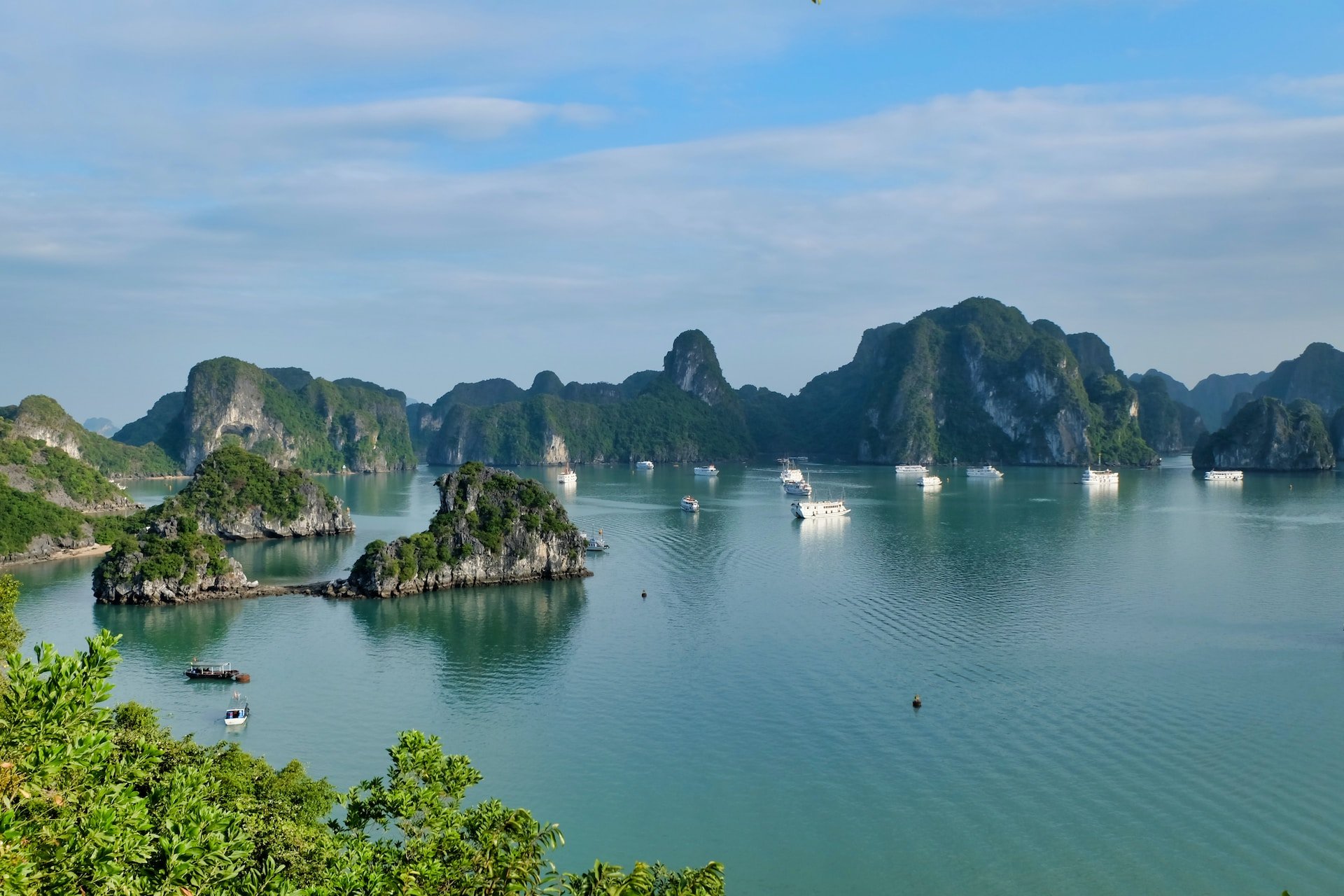 Halong Bay met diverse boten