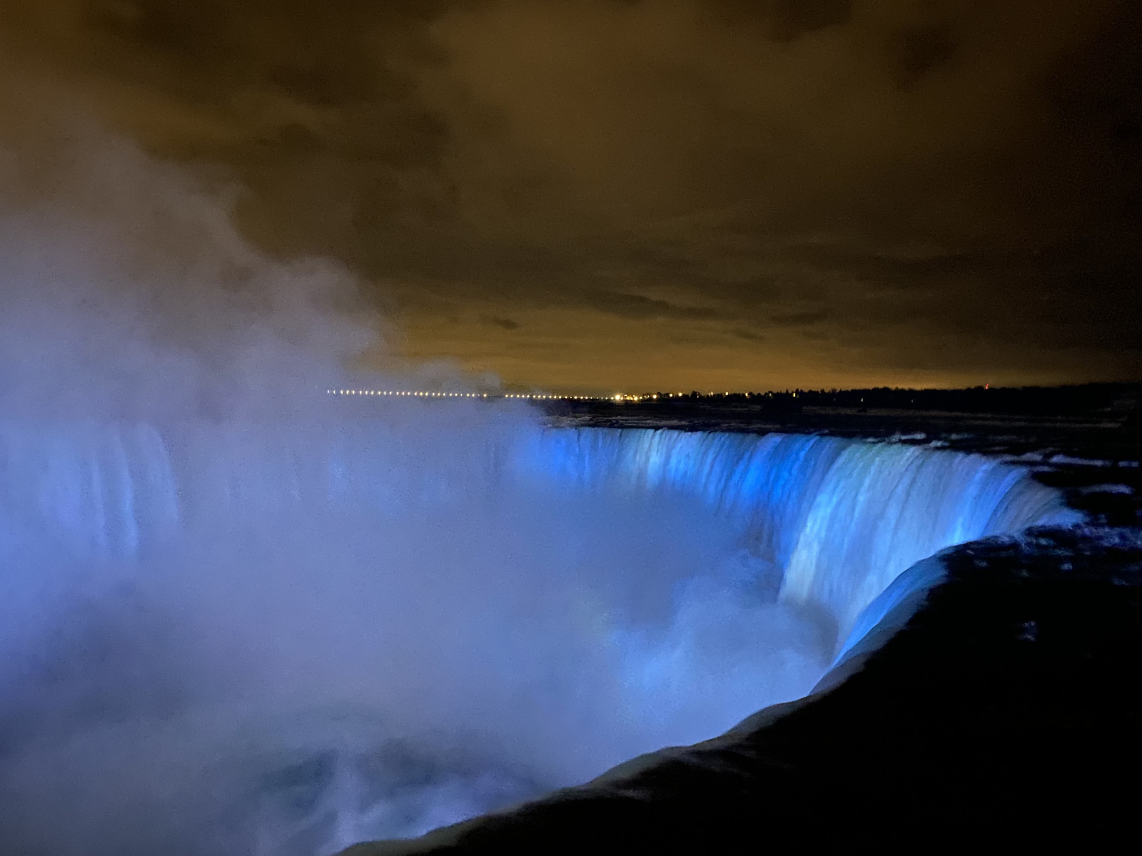 Niagara watervallen in het donker