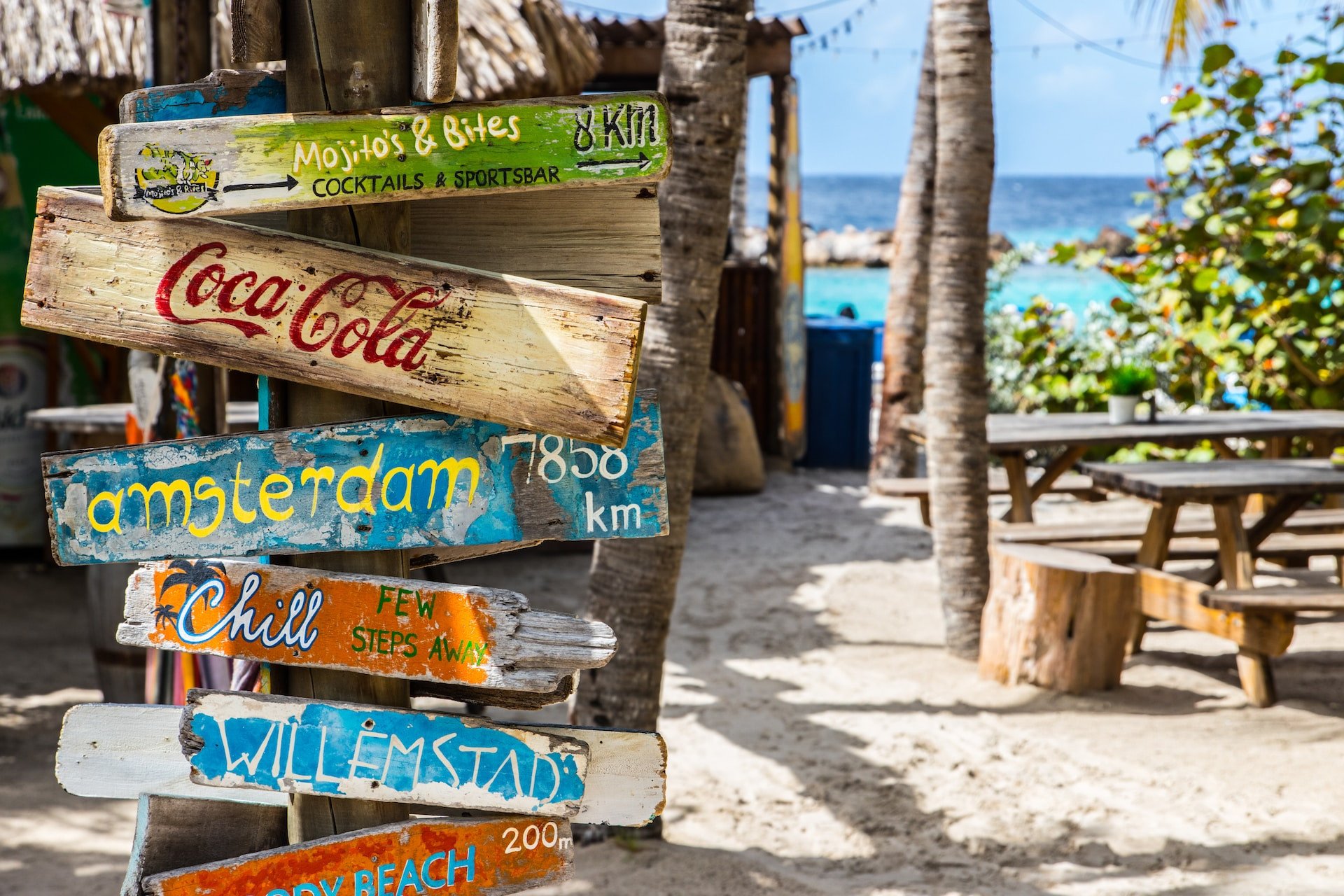 Typische borden op Curaçao