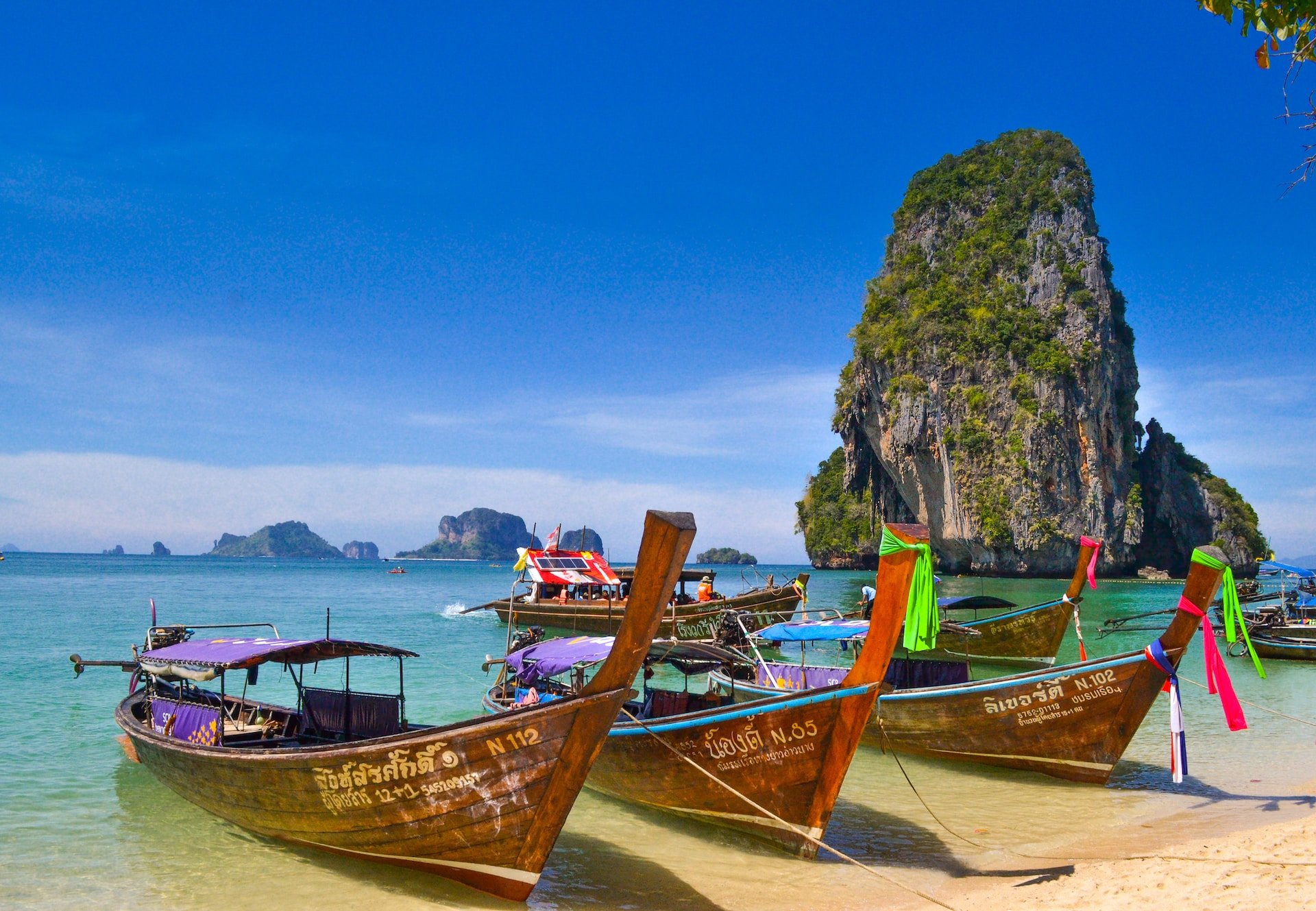 Bootjes op het strand in Thailand