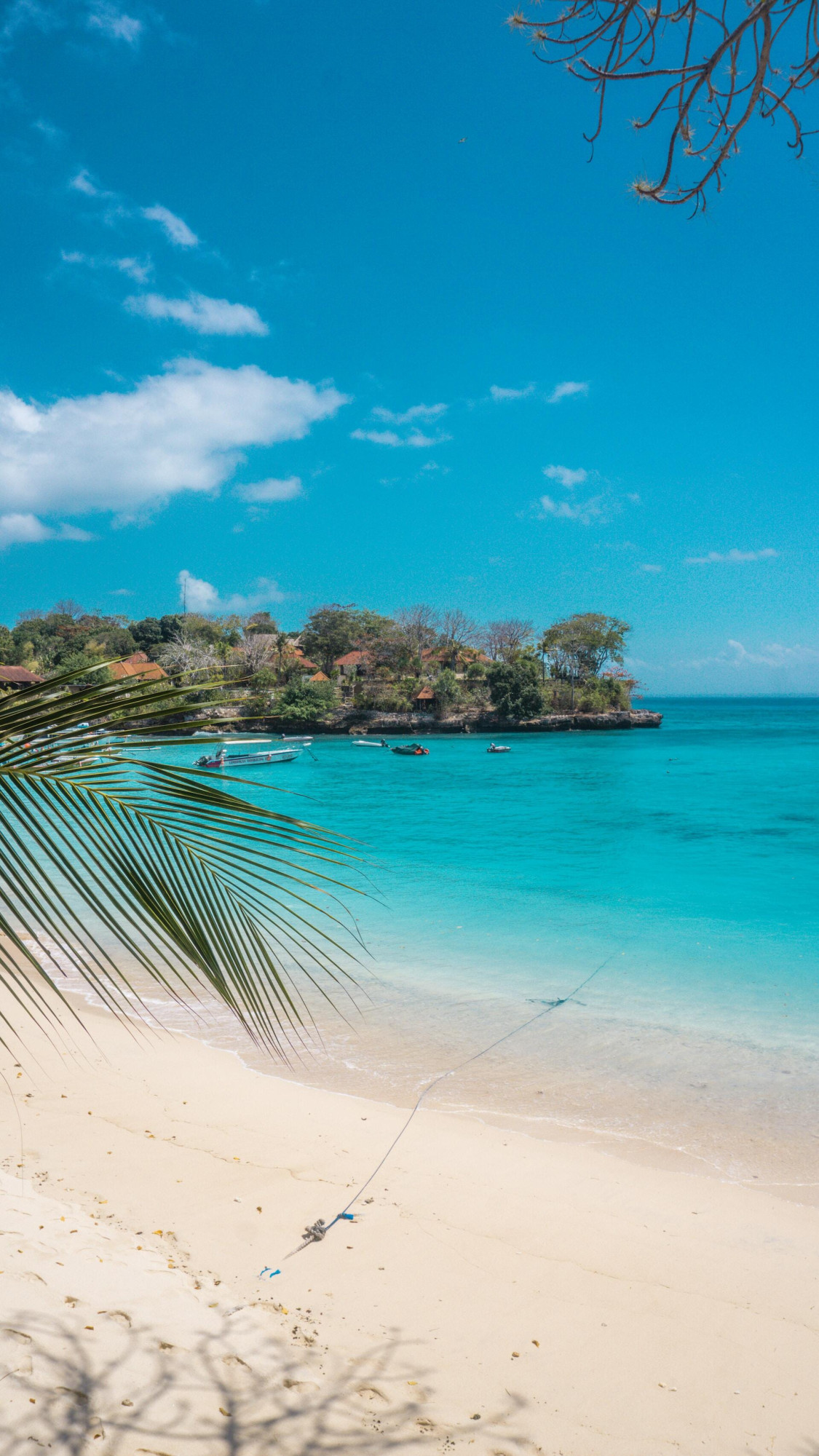 Nusa Lembongan beach