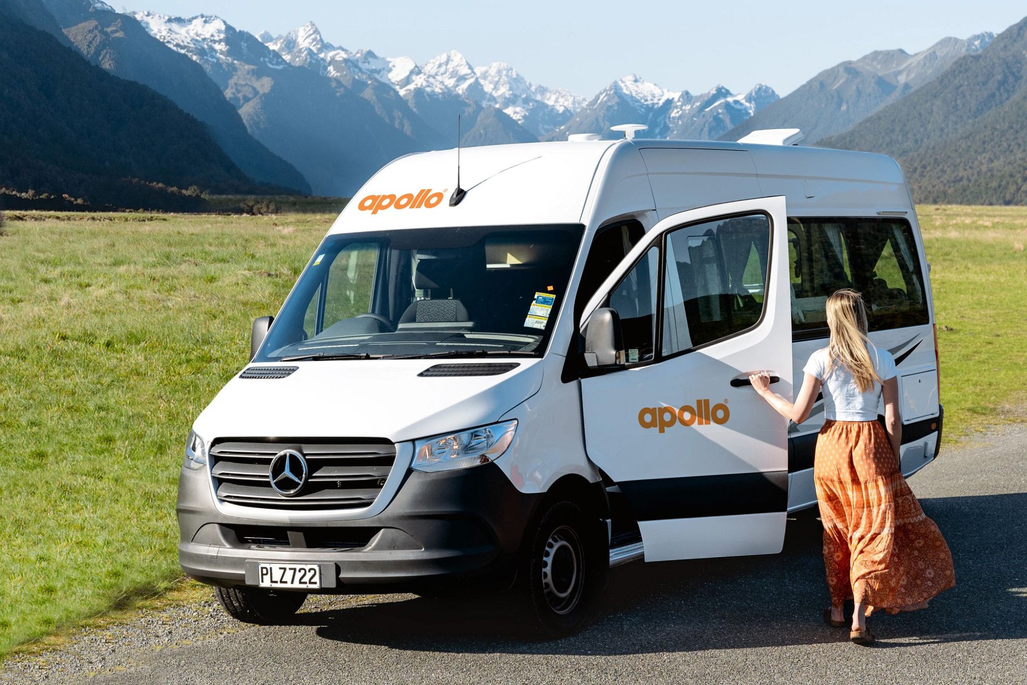 Apollo NZ Euro Plus 3 Berth camper in landschap