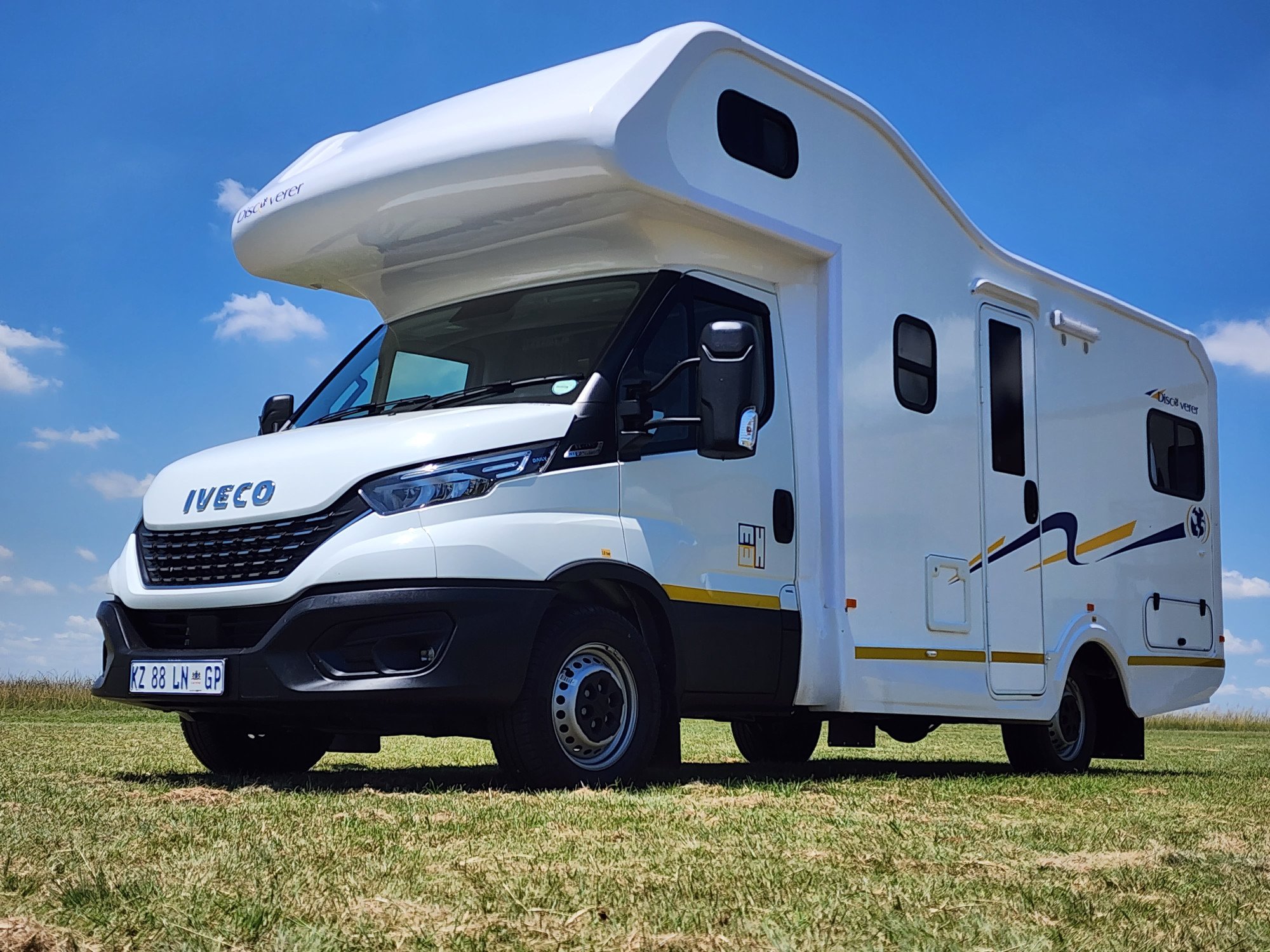 Buitenkant van Bobo ZA Discoverer 6 camper