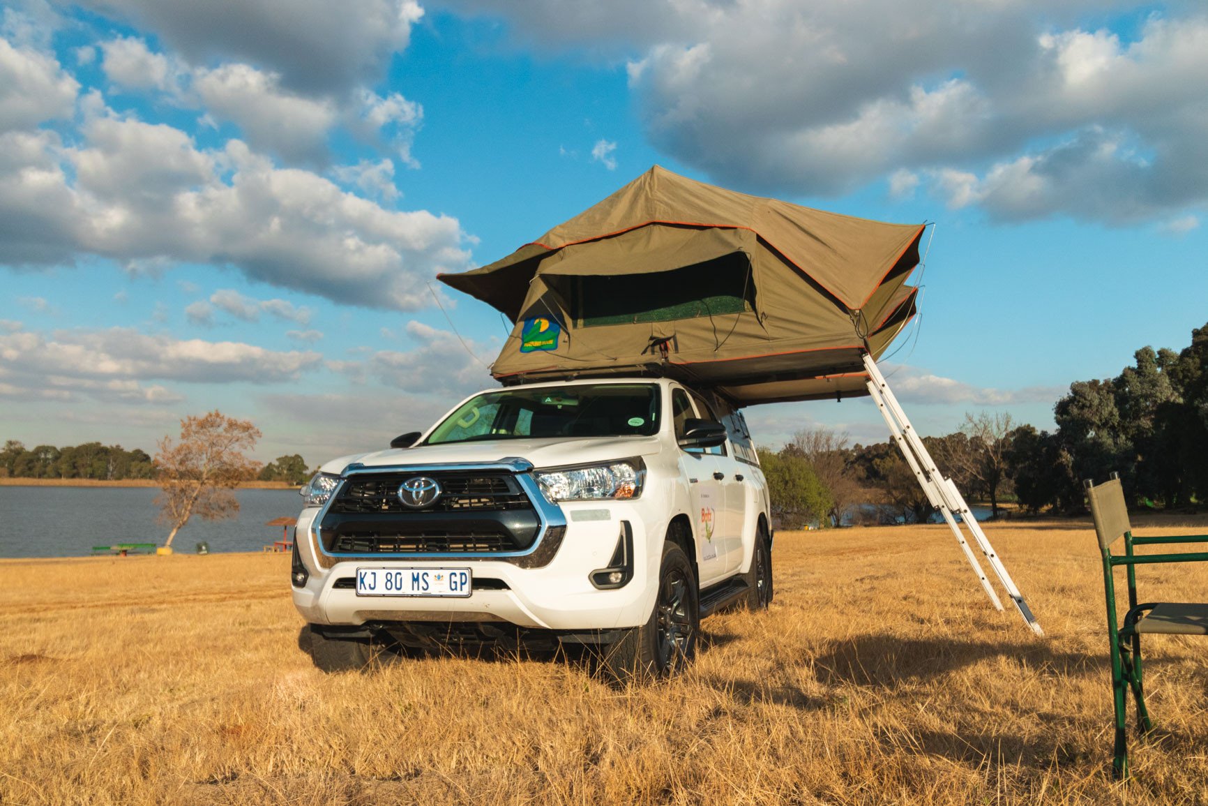 Britz NA 4x4 Double Cab 4 Berth Manual (DCE) camper in de natuur