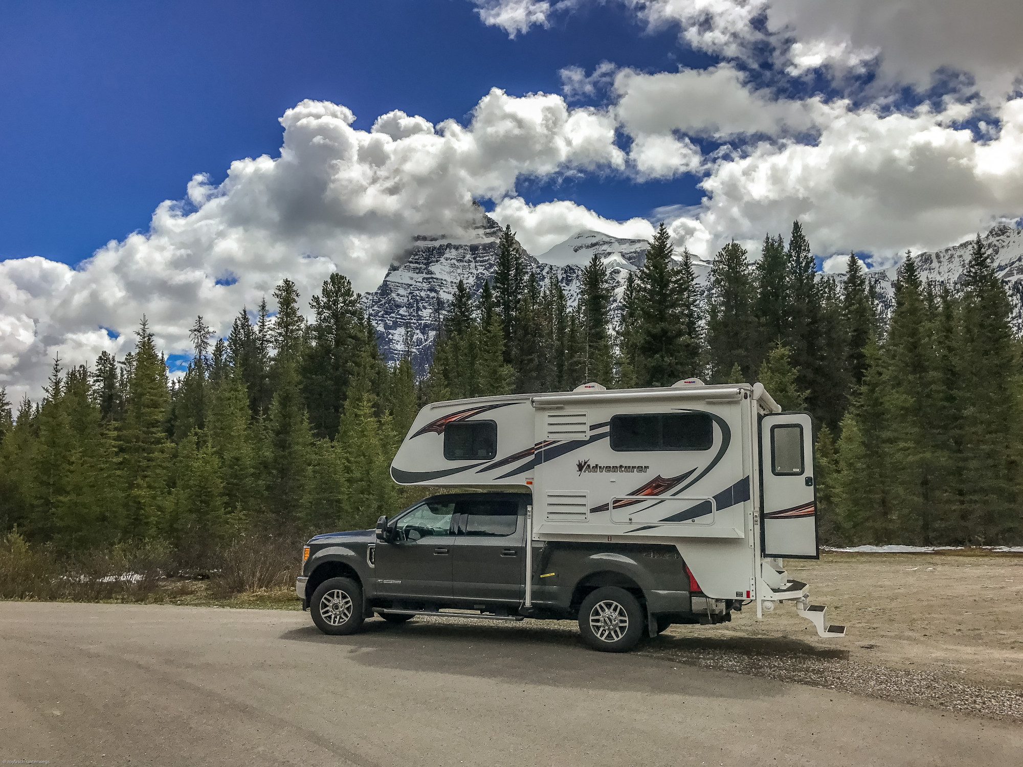 Fraserway CAN Truck Camper in landschap