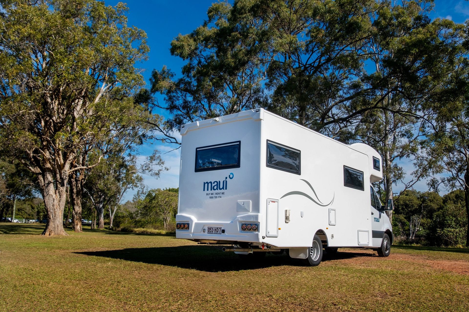 Camper Maui AU Beach camper van achter op het gras