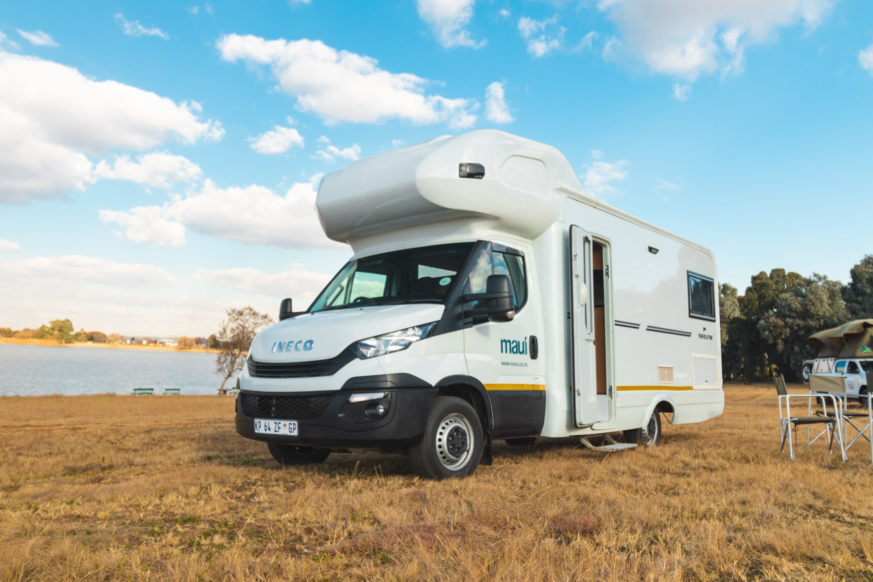 Camper Maui ZA M6BI/M6BM Iveco/Mercedes camping bij meer