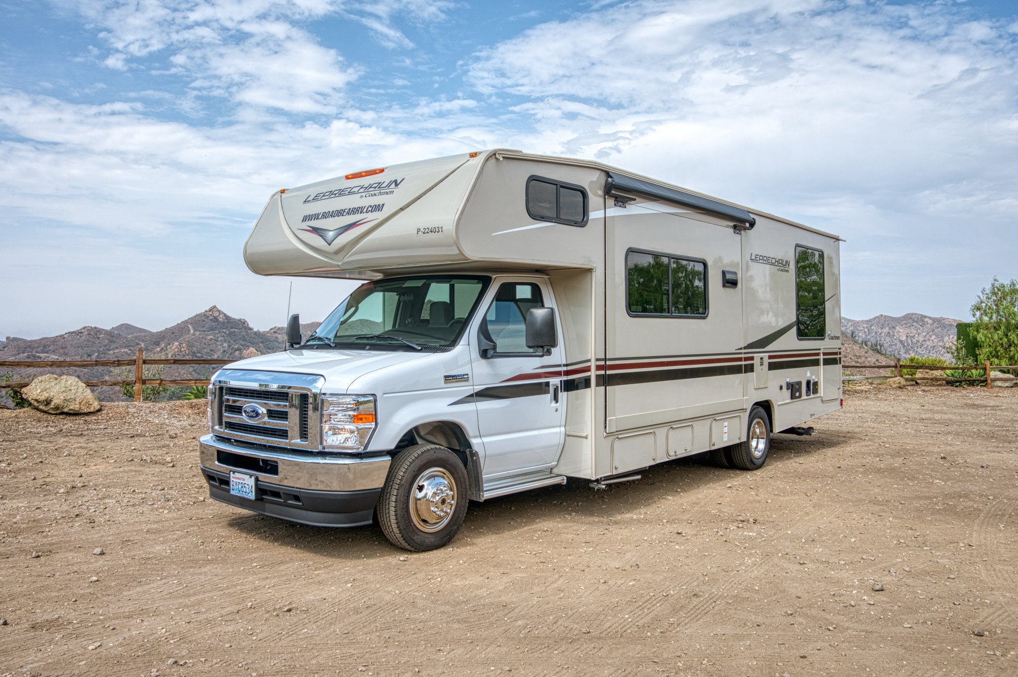 Camper Road Bear USA Class C slide-out 26-28 ft (type P)